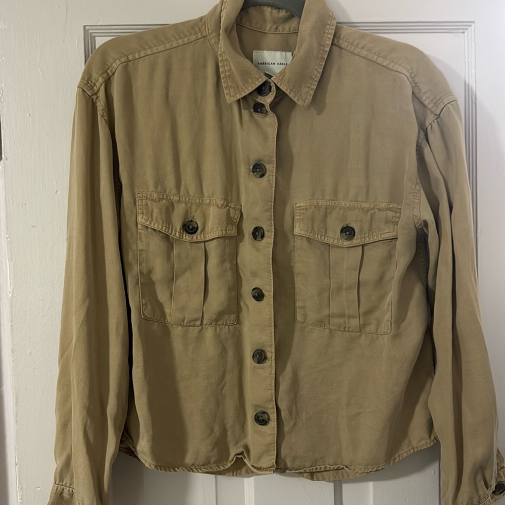 AE American Eagle Womens Small Lightweight Shirt Cropped Jacket Khaki Tan